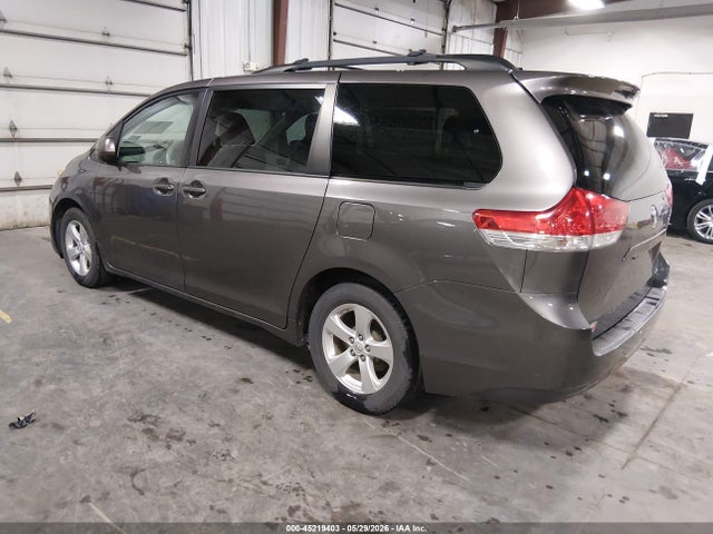 Toyota Sienna Le V6 8 Passenger