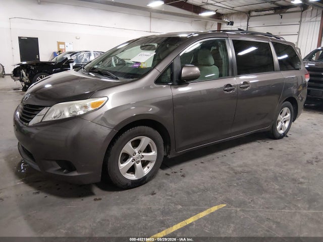 Toyota Sienna Le V6 8 Passenger