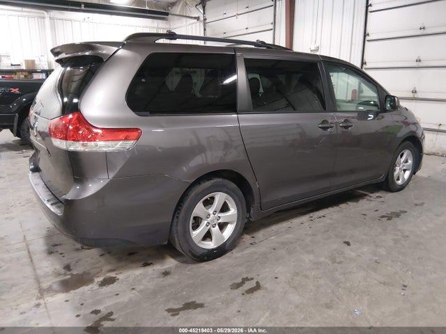 Toyota Sienna Le V6 8 Passenger