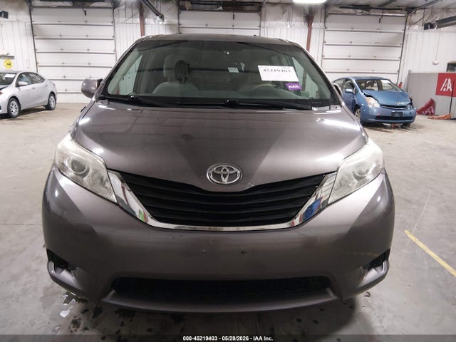 Toyota Sienna Le V6 8 Passenger