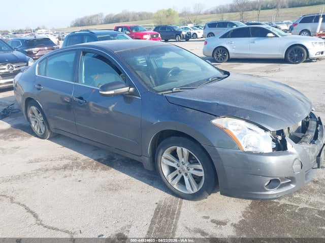Salvage Nissan Altima Image