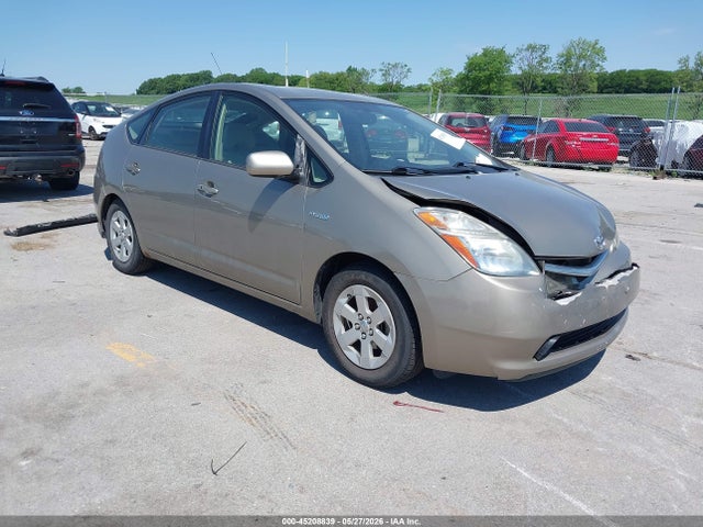 Salvage Toyota Prius Image