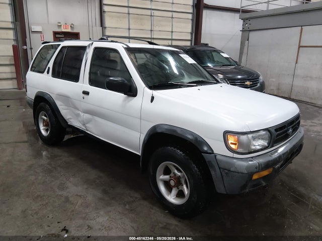 Salvage Nissan Pathfinder Image