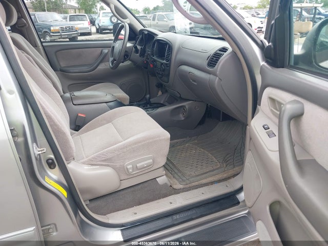 Toyota Sequoia Sr5 V8