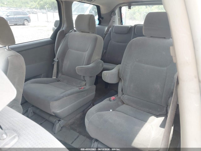 Toyota Sienna Le