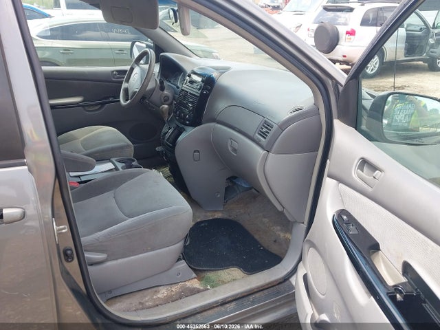 Toyota Sienna Le