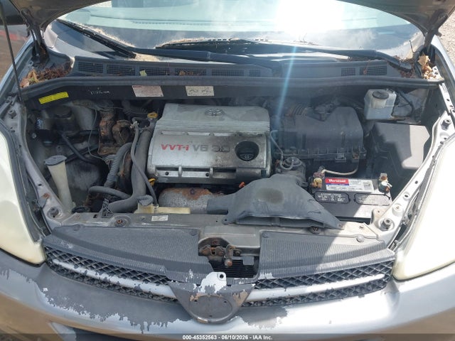 Toyota Sienna Le