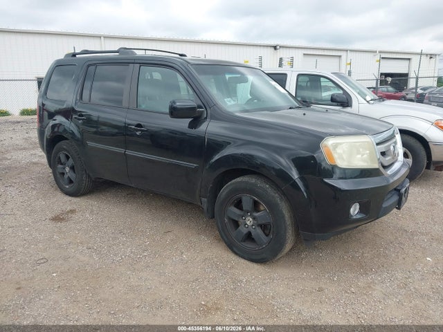 Salvage Honda Pilot Image