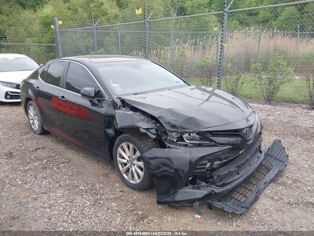 Salvage Toyota Camry Image