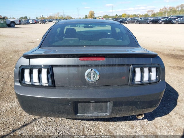 Ford Mustang V6 Deluxe