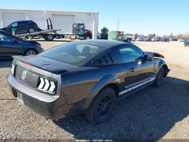 Ford Mustang V6 Deluxe