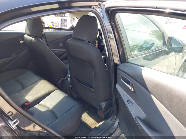 Toyota Yaris Le