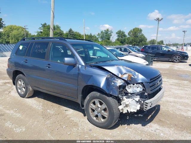 Salvage Toyota Highlander Image