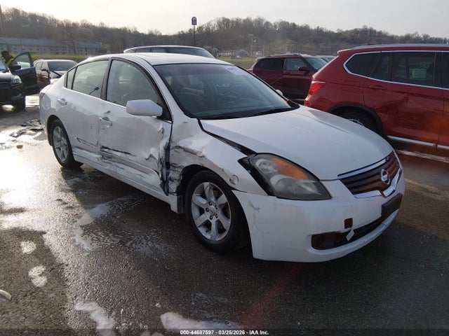 Salvage Nissan Altima Image