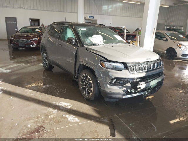 Salvage Jeep Compass Image