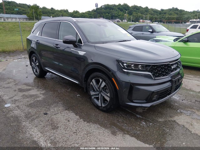 Salvage Kia Sorento Image