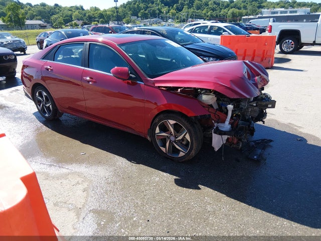 Salvage Hyundai ELANTRA Image