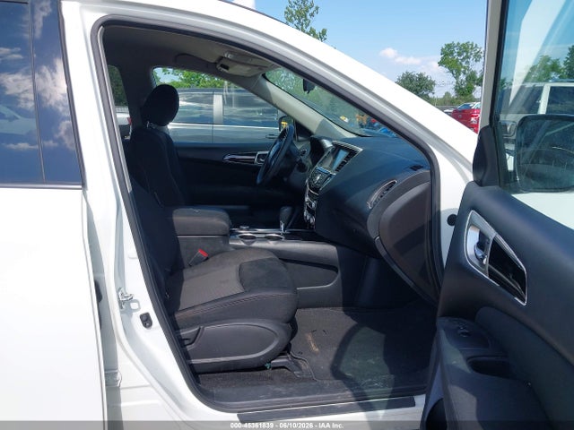 Nissan Pathfinder S