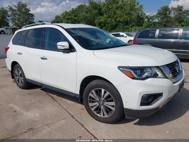 Salvage Nissan Pathfinder Image