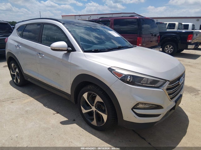 Salvage Hyundai TUCSON Image