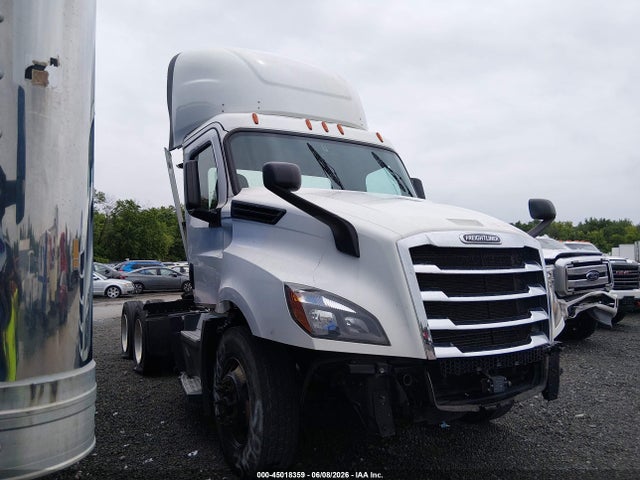 Freightliner New Cascadia 126