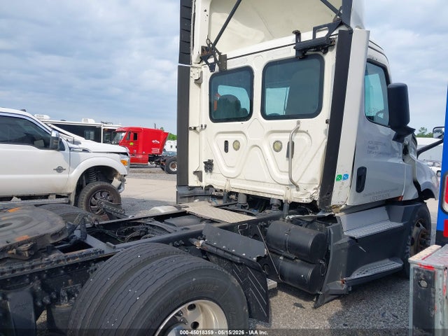 Freightliner New Cascadia 126