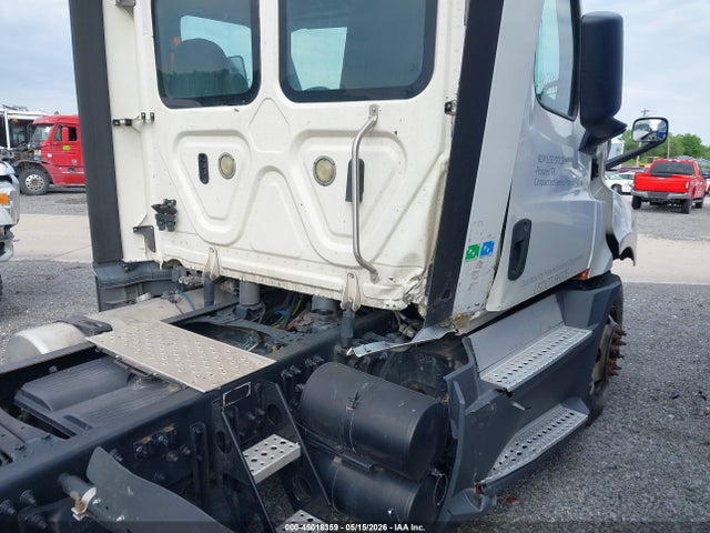 Freightliner New Cascadia 126
