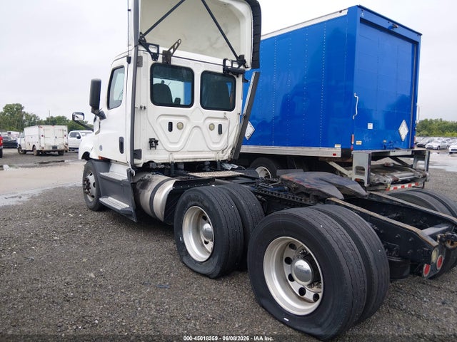 Freightliner New Cascadia 126
