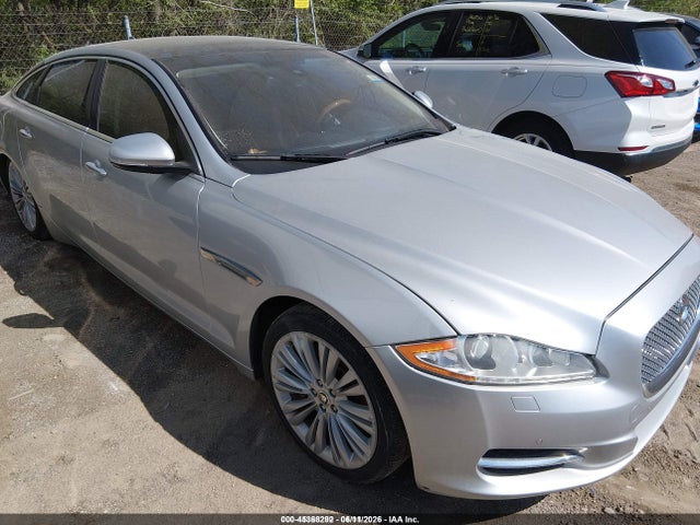 Salvage Jaguar XJ Image