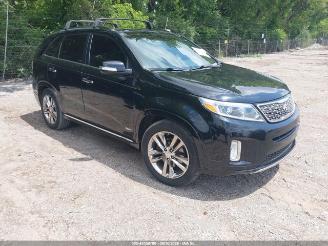 Salvage Kia Sorento Image