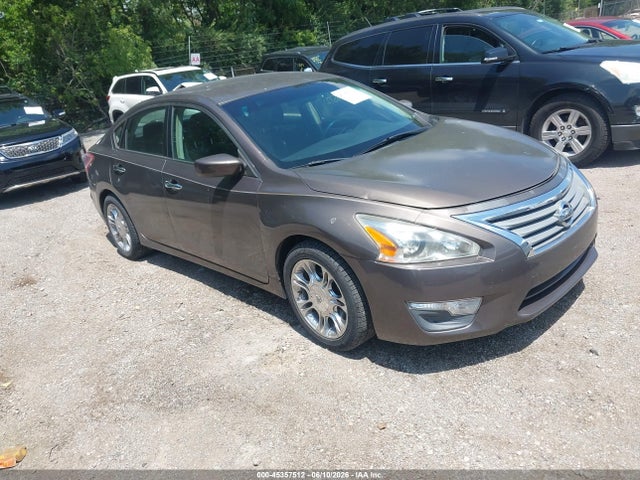 Salvage Nissan Altima Image