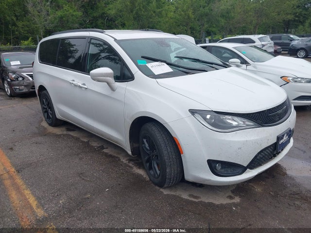 Salvage Chrysler Pacifica Image
