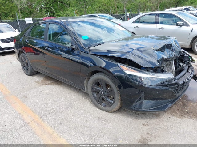 Salvage Hyundai ELANTRA Image