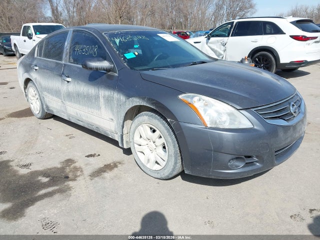 Salvage Nissan Altima Image