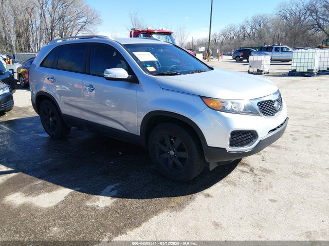 Salvage Kia Sorento Image