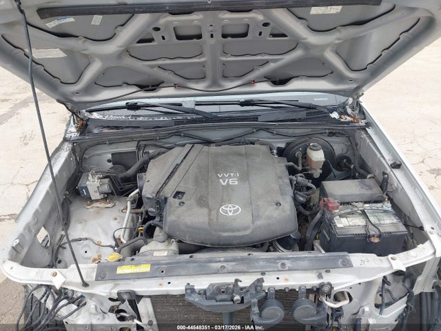Toyota Tacoma Base V6