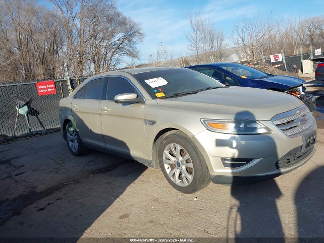 Salvage Ford Taurus Image