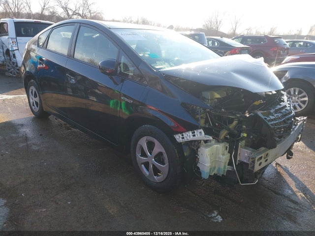 Salvage Toyota Prius Image