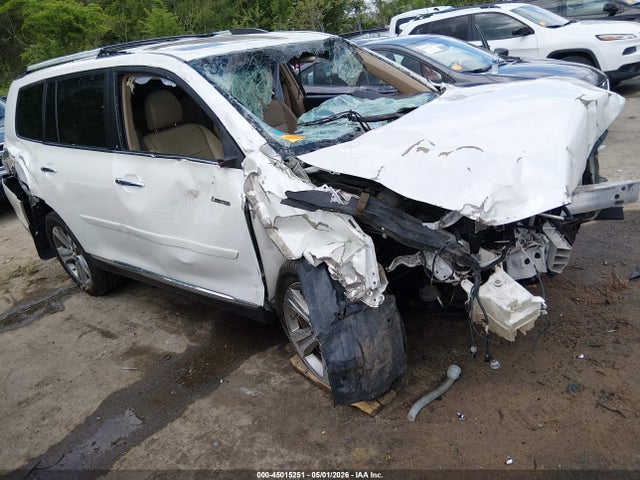 Salvage Toyota Highlander Image