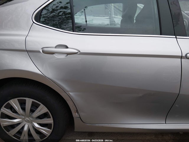 Toyota Camry Le Hybrid