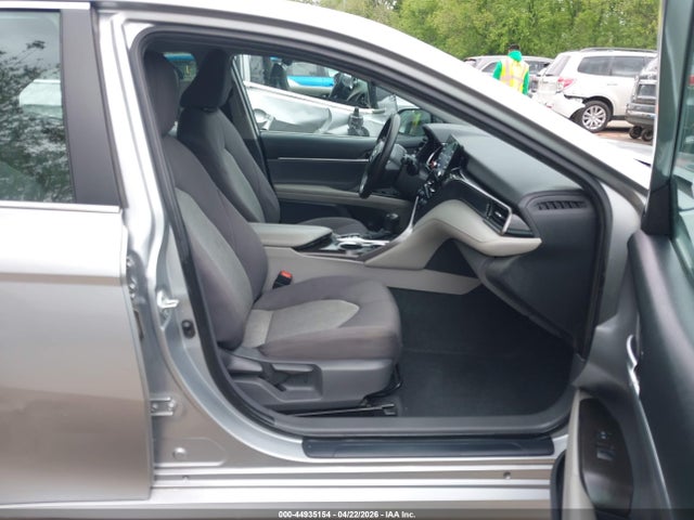 Toyota Camry Le Hybrid