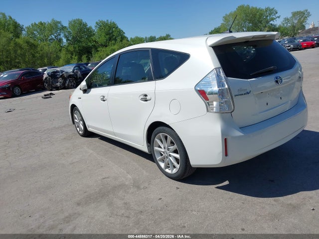 Toyota Prius v Five