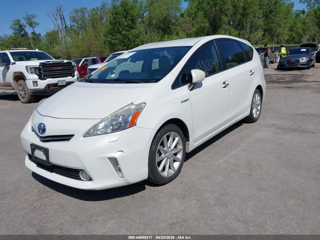 Toyota Prius v Five