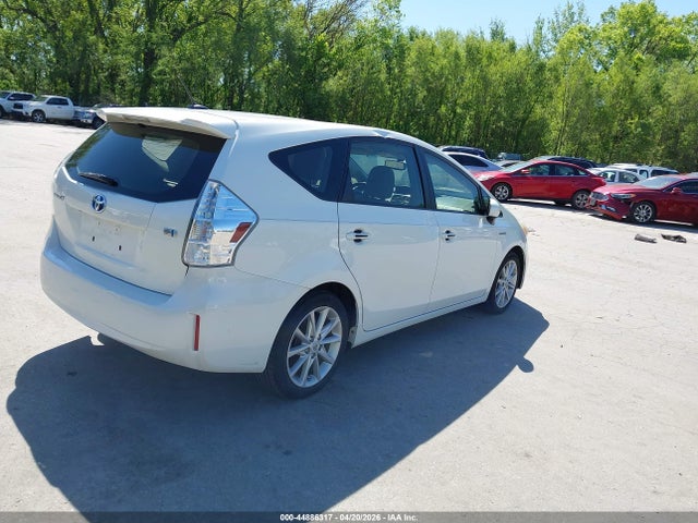 Toyota Prius v Five