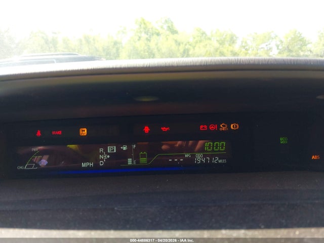 Toyota Prius v Five