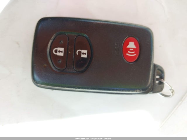 Toyota Prius v Five