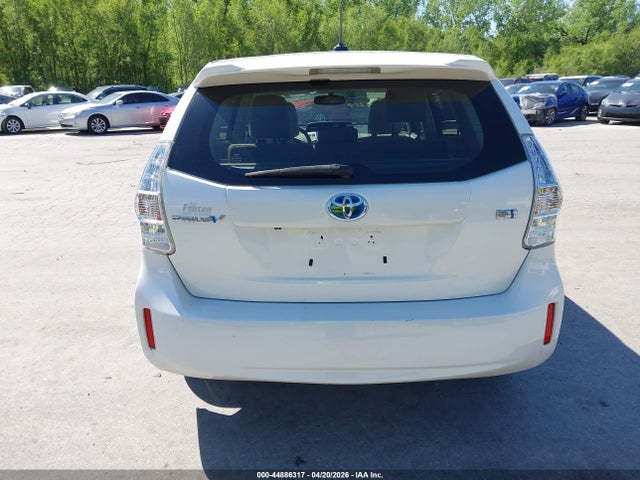 Toyota Prius v Five