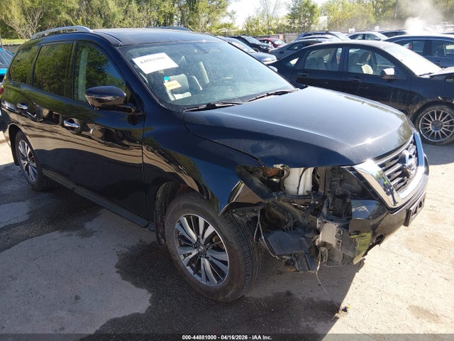 Salvage Nissan Pathfinder Image