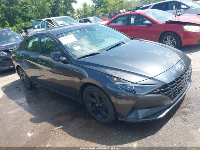 Salvage Hyundai ELANTRA Image