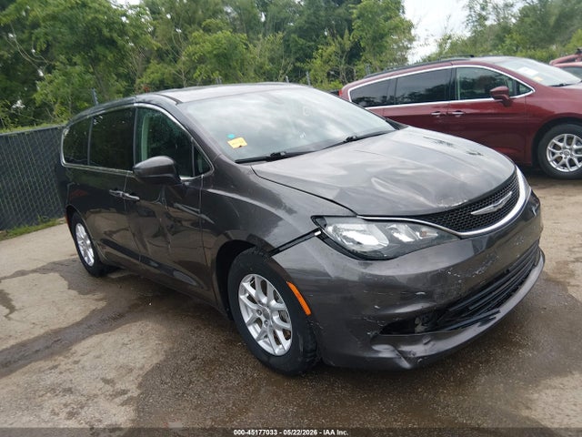 Salvage Chrysler Pacifica Image
